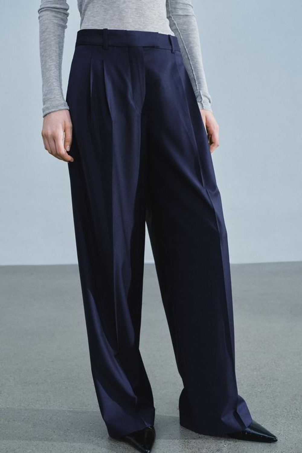 ZARA БРЮКИ С ЗАЩИПАМИ ИЗ СМЕСОВОЙ ШЕРСТИ — ZW COLLECTION, МОРСКОЙ СИНИЙ