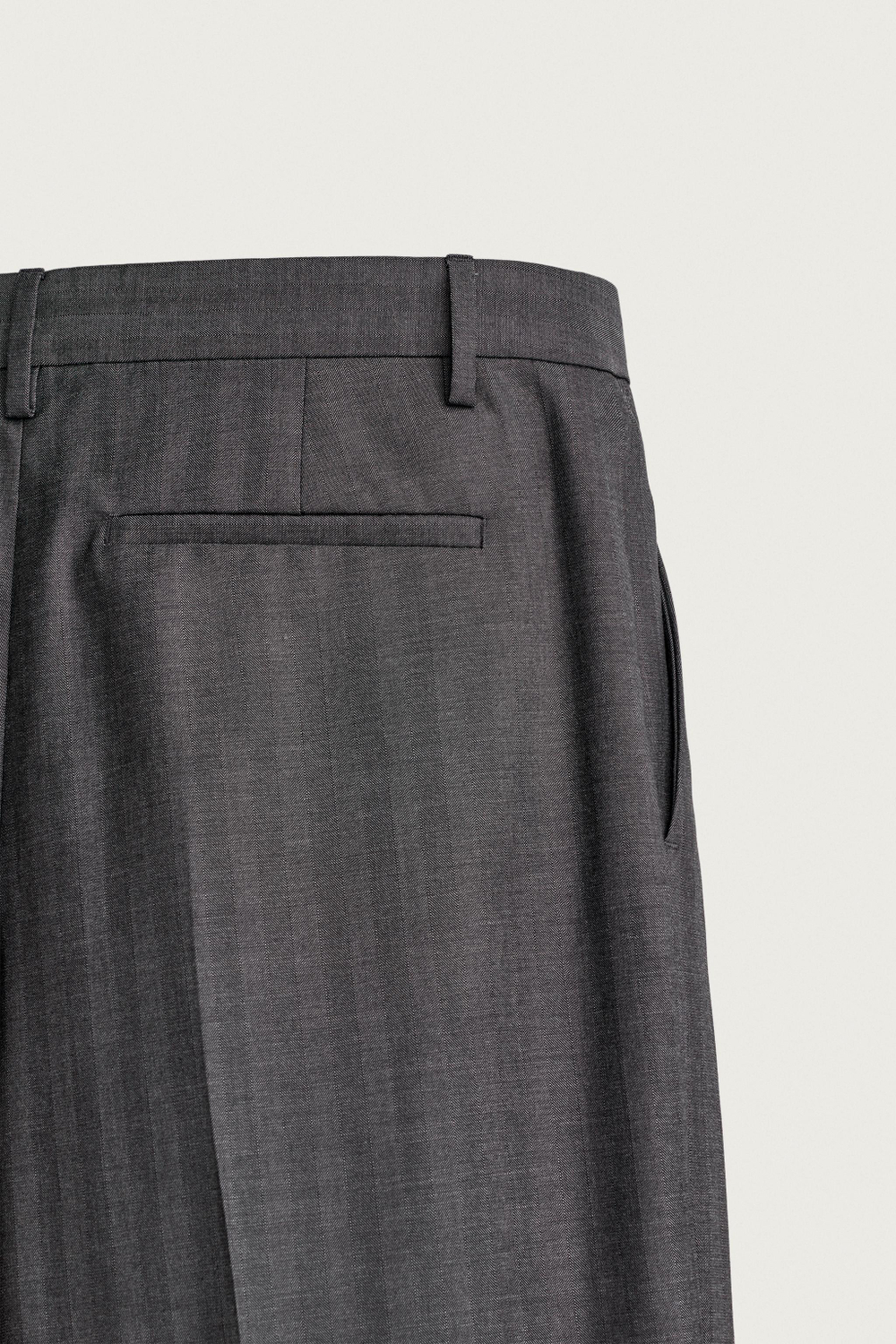 БРЮКИ RELAXED FIT В ПОЛОСКУ СО СКЛАДКАМИ — ZARA