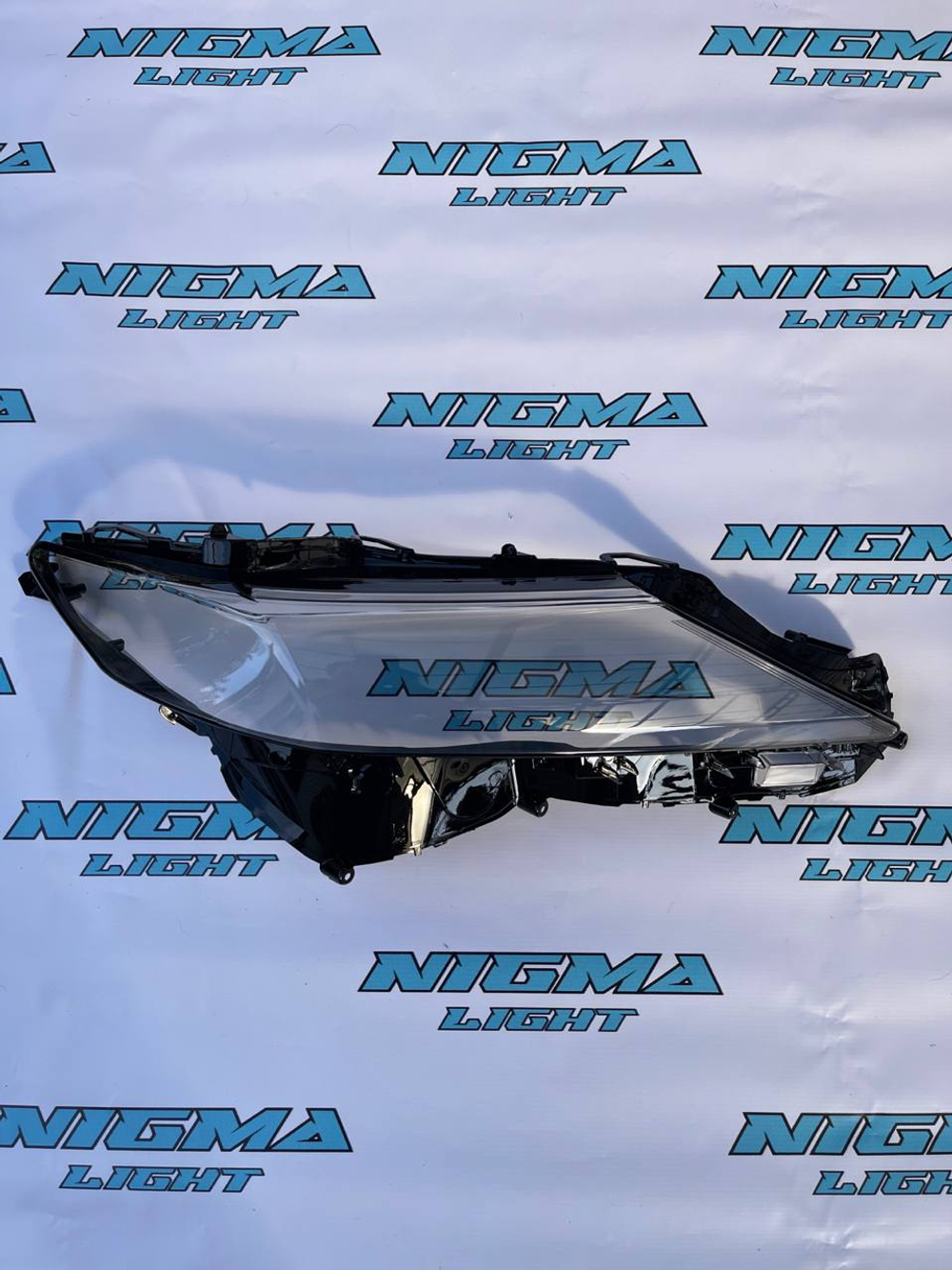 Стекло фары TOYOTA CAMRY 70 (2017-2021) FULL LED Левое Три полосы ДХО