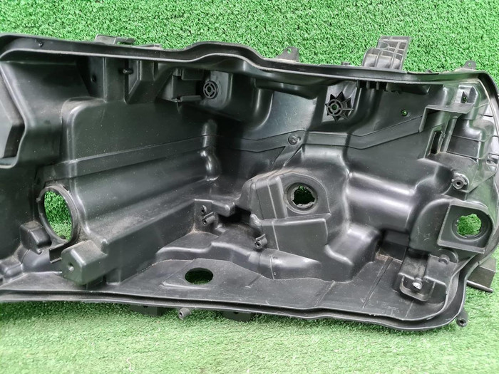 Корпус фары левый Toyota Land Cruiser 200 (15-21)
