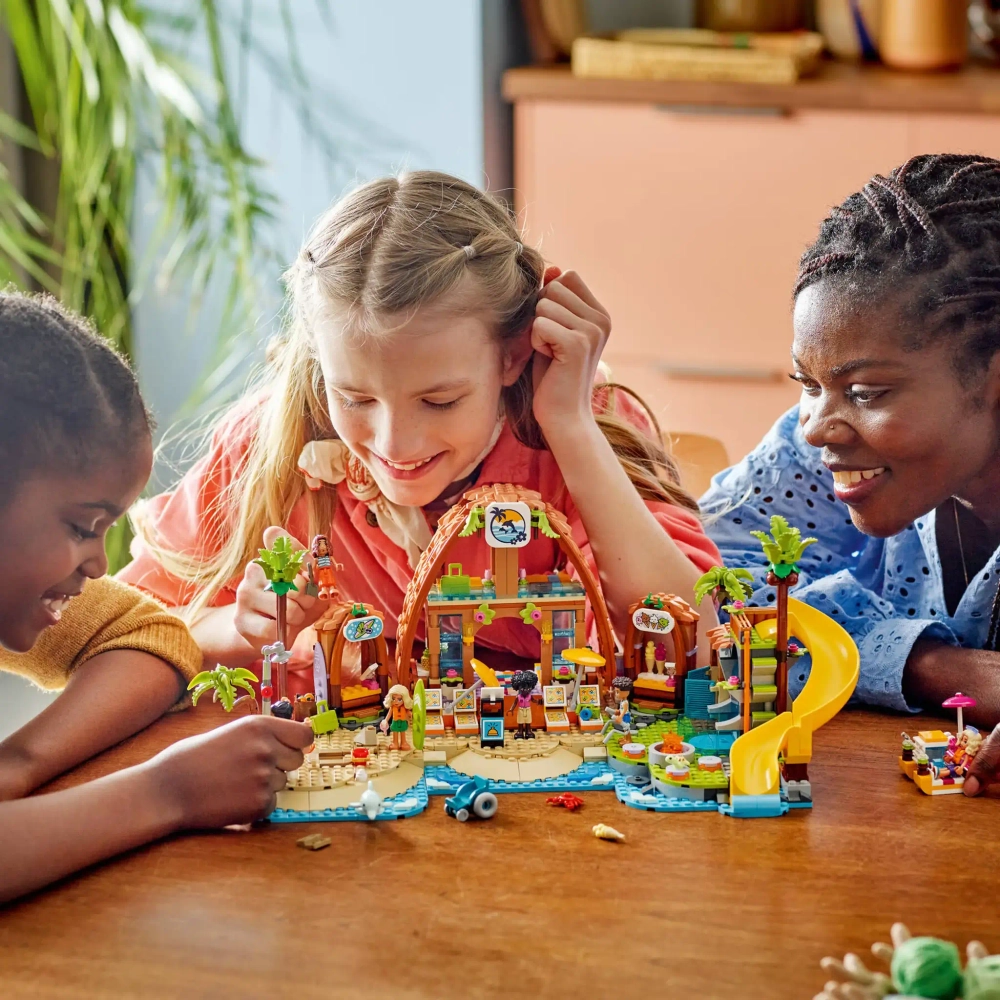 Конструктор LEGO Friends 42673 Пляжный курорт для семейного отдыха