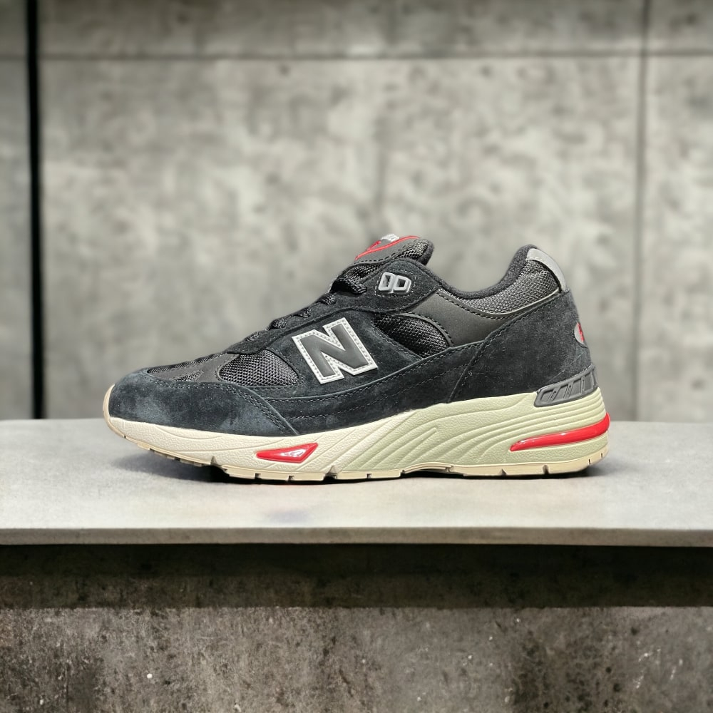 New Balance 991 • Black Red