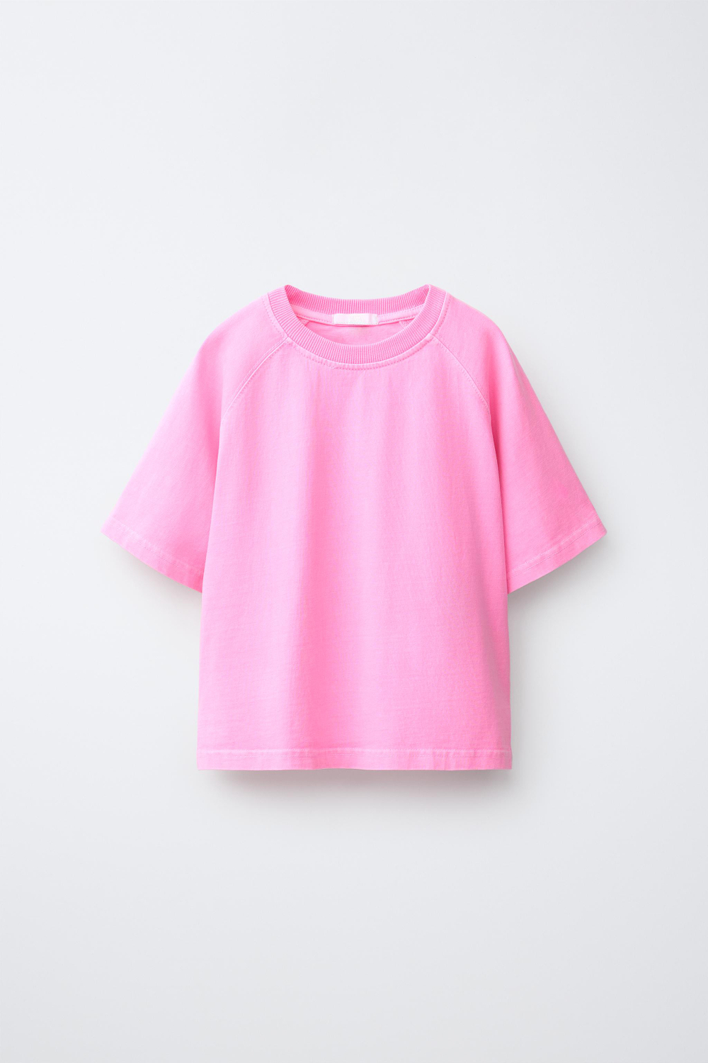 ZARA КОМПЛЕКТ ИЗ ФУТБОЛКИ И ШОРТОВ, НЕОНОВЫЙ РОЗОВЫЙ