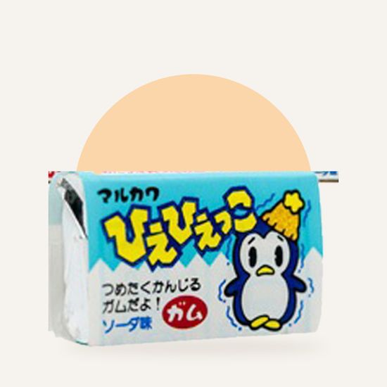 Жевательная резинка Marukawa "Колд" 5 — упаковка на фирменном фоне OH MY GEEK