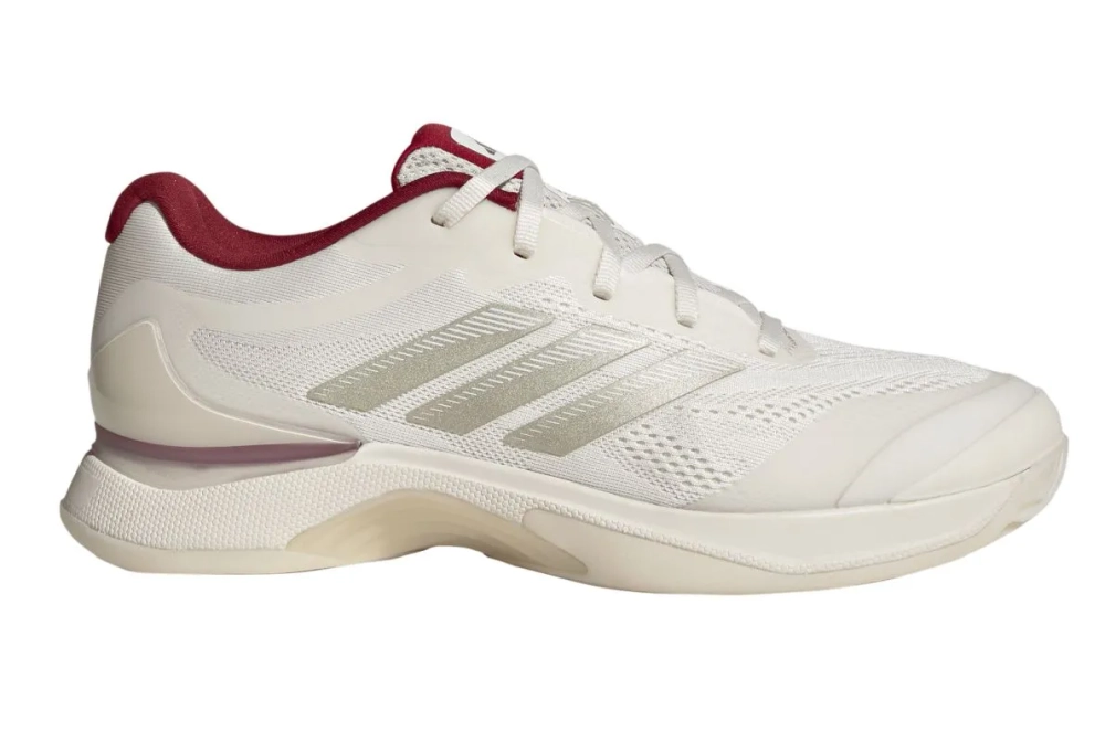 Женские теннисные кроссовки Adidas Avacourt 3 - chalk white/ice gold/team victory red