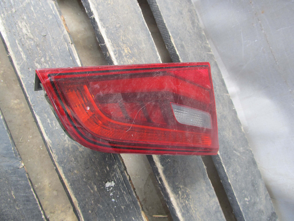 Фонарь задний левый внутренний LED Audi A3 (8V)  Б/У Оригинал 8V4945093A