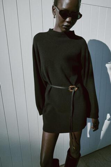 ZARA КОРОТКОЕ ТРИКОТАЖНОЕ ПЛАТЬЕ С ПОЯСОМ, ЧЕРНЫЙ