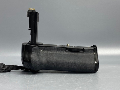 Canon BG-E11
