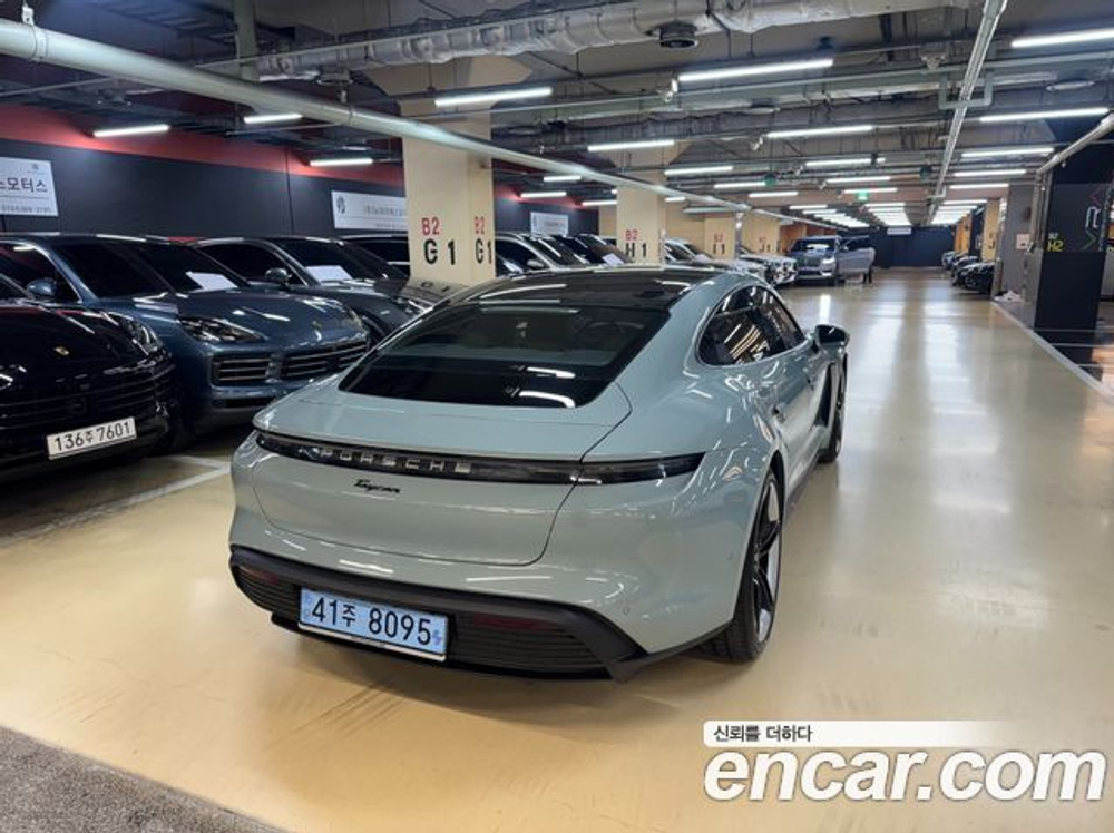 Porsche Taycan Base 4 — 2025