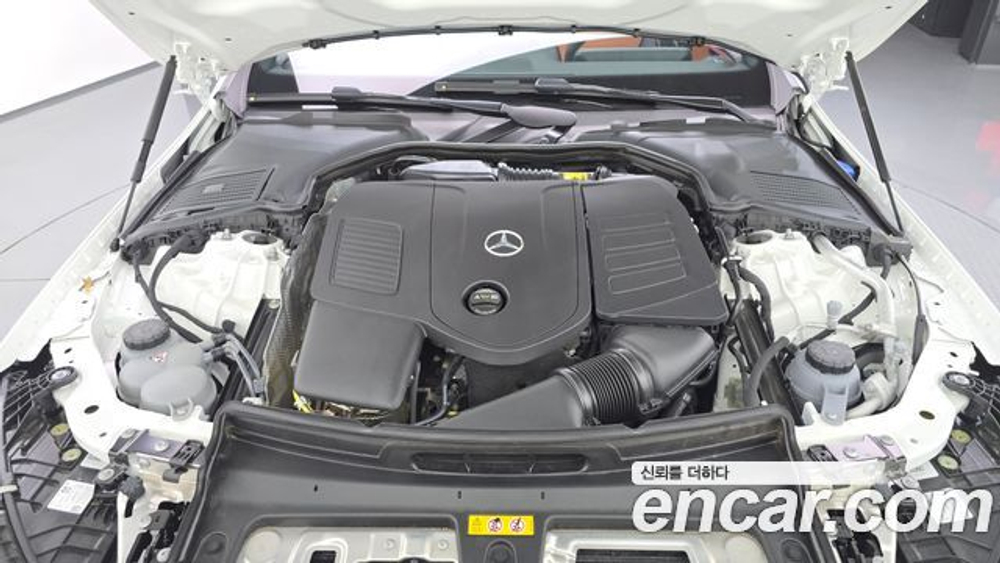 Mercedes-Benz C-Class C200 AMG Line — 2025