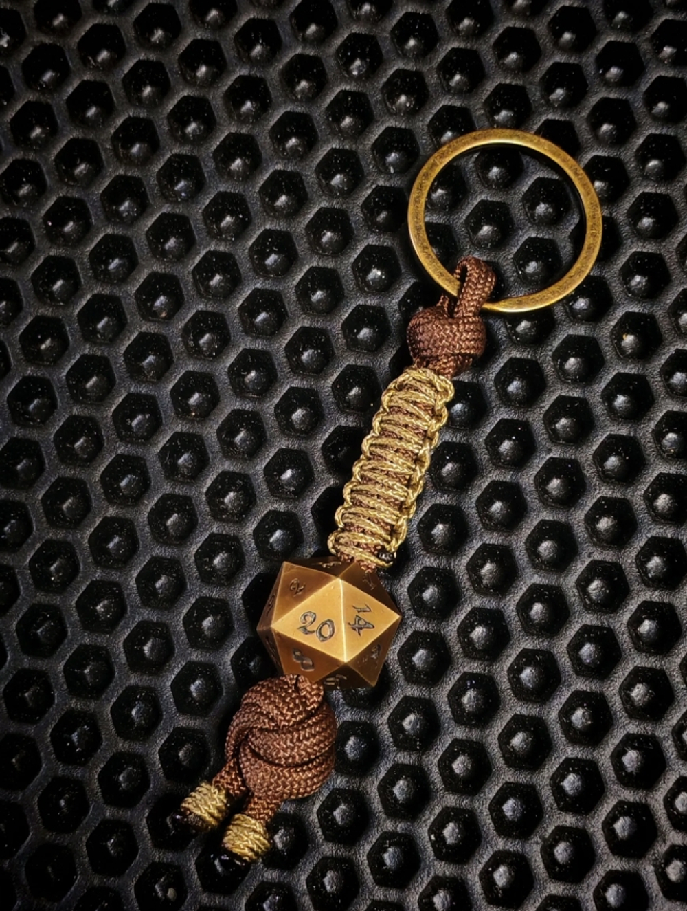 Брелок с латунной бусиной D20