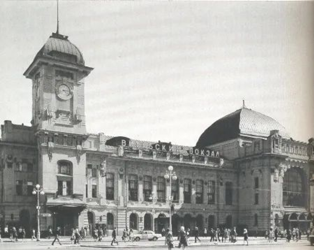 Памятники искусства Советского Союза. Ленинград и окрестности. Справочник-путеводитель