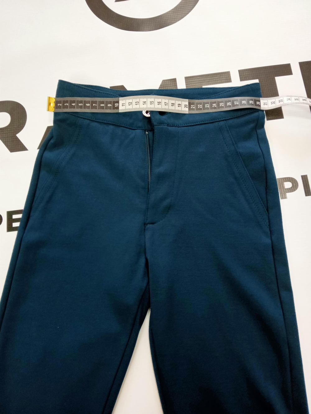Брюки-стрейч зауженные женские Bershka.Цвет морская волна Размер XS-40/42 русский