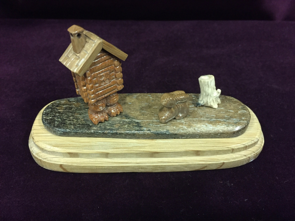 "Избушка", миниатюра из бивня мамонта