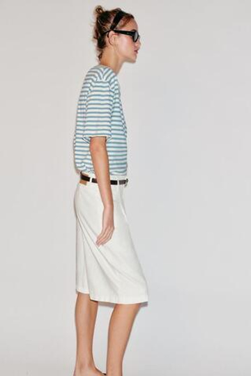 ZARA ФУТБОЛКА В ПОЛОСКУ С КОРОТКИМИ РУКАВАМИ, ЭКРЮ/СИНИЙ
