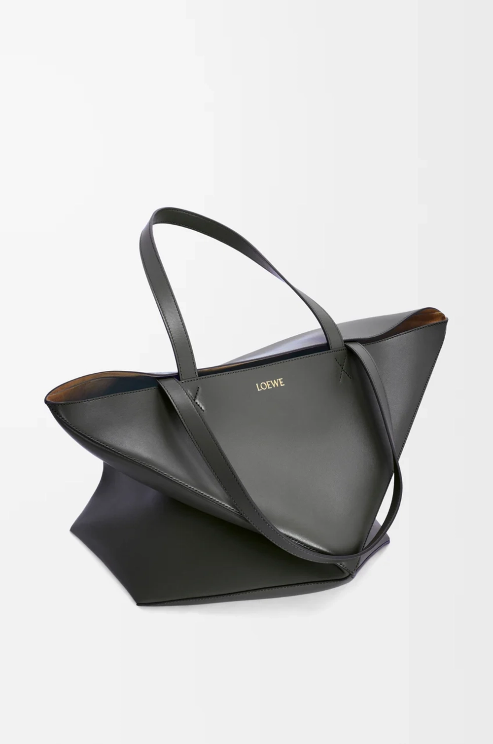 Loewe Сумка-тоут XL Puzzle Fold из блестящей телячьей кожи, черный