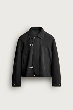 ZARA УКОРОЧЕННАЯ КУРТКА С МЕТАЛЛИЧЕСКИМИ ЗАСТЕЖКАМИ, ЧЕРНЫЙ