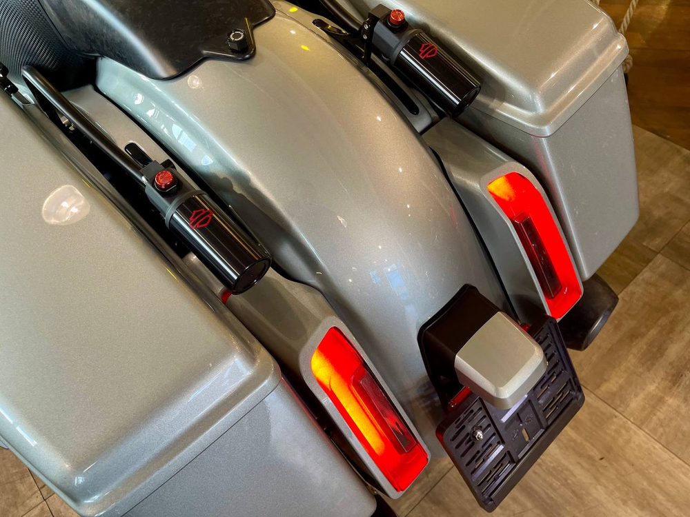 CVO Road Glide ST 121 (Mercury Silver) 2025 с НДС