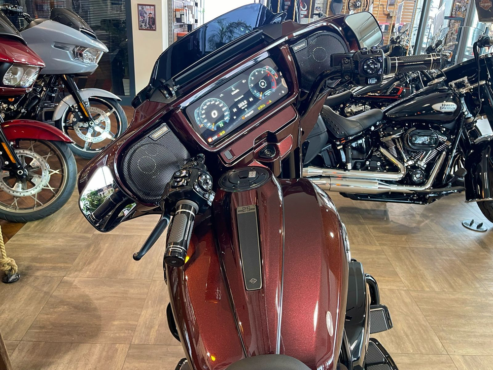 Harley-Davidson CVO Street Glide, 2024 COPPERHEAD