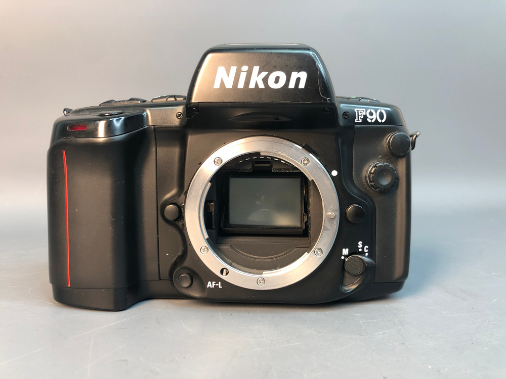 Nikon F90