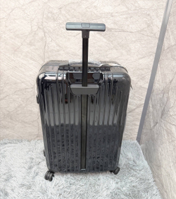 Дорожный чемодан Rimowa Essential Lite