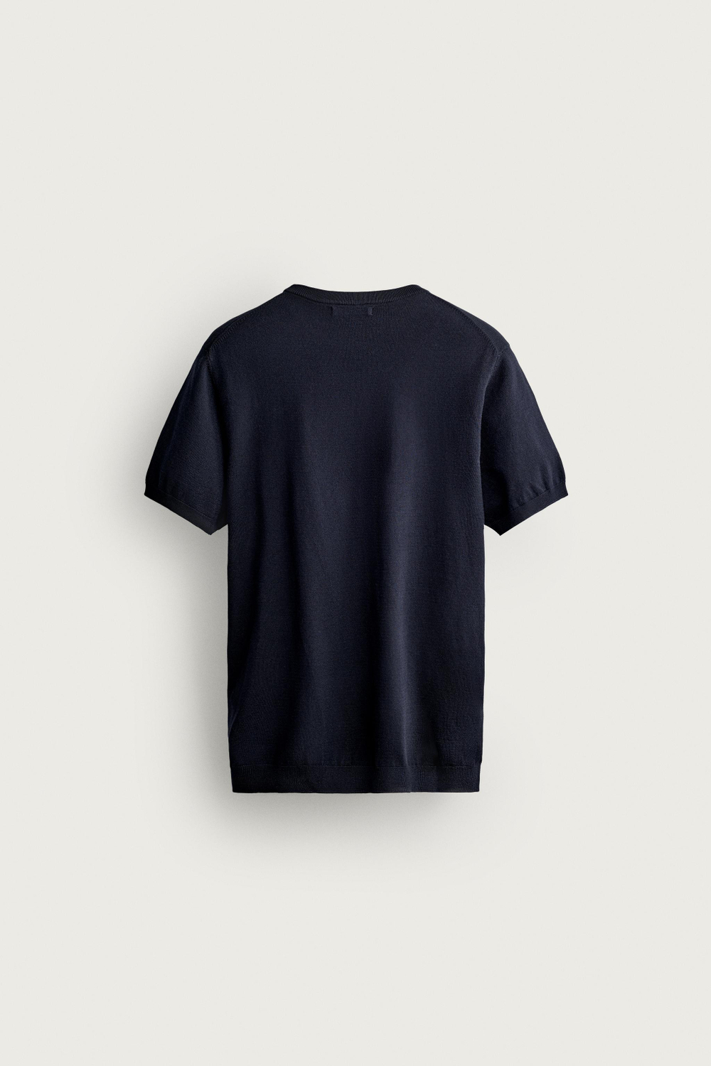 БАЗОВАЯ ФУТБОЛКА КЛАССИЧЕСКОГО КРОЯ — ZARA