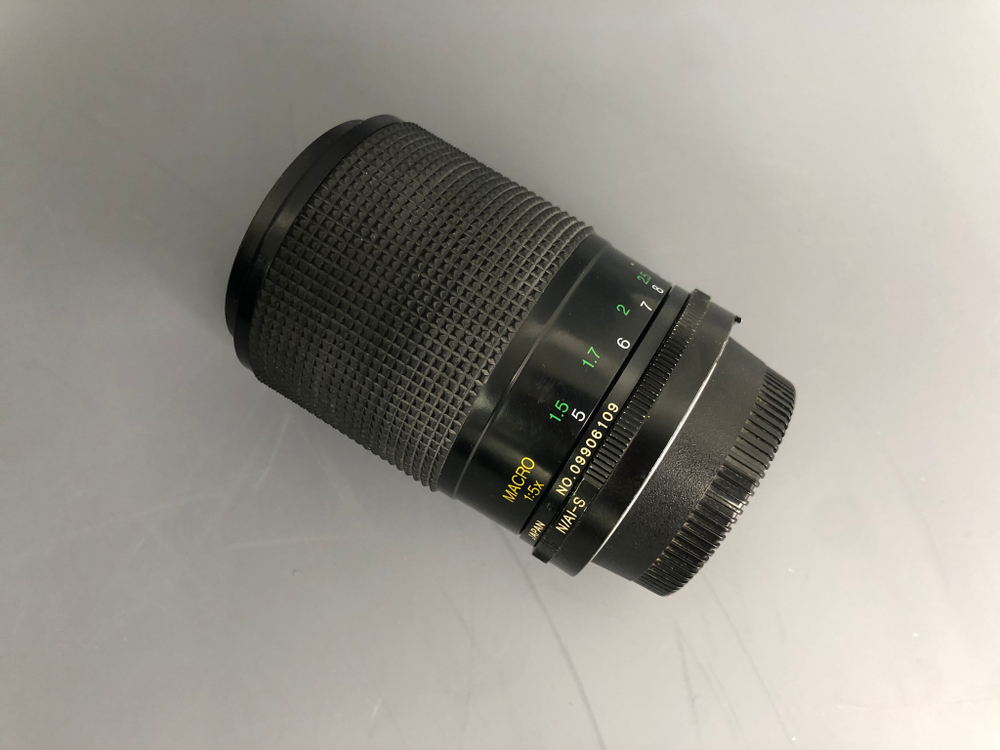 Vivitar MC Macro Focusing Zoom 70-210mm 4.5-5.6