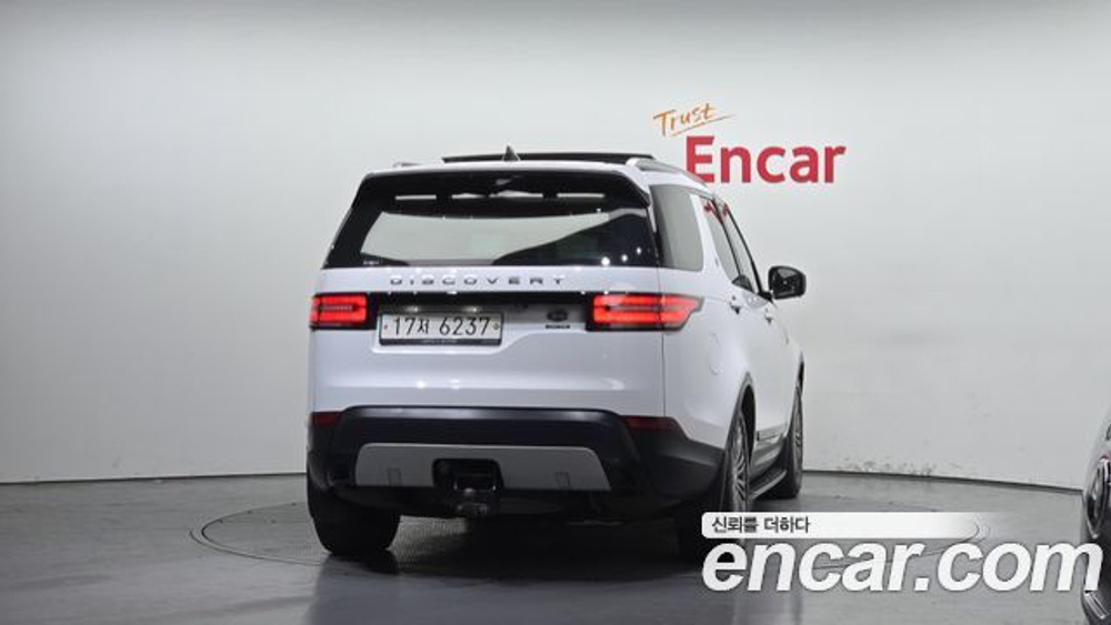 Land Rover Discovery 3.0 TD6 HSE Luxury — 2017