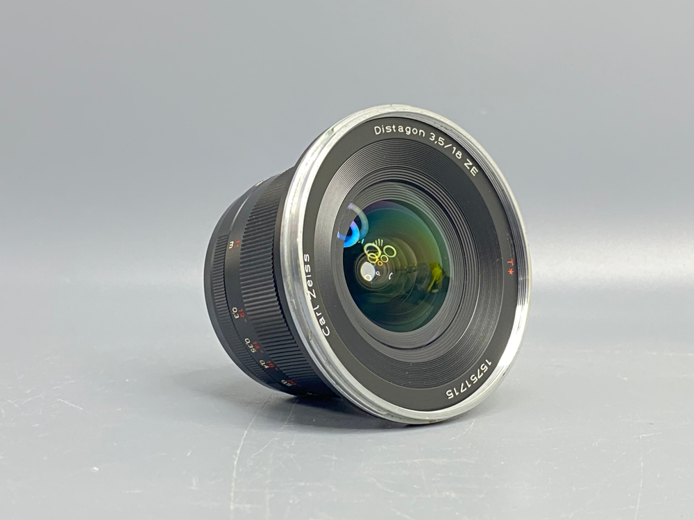 Zeiss Distagon T* 3.5/18 ZE Canon EF микроцарапины