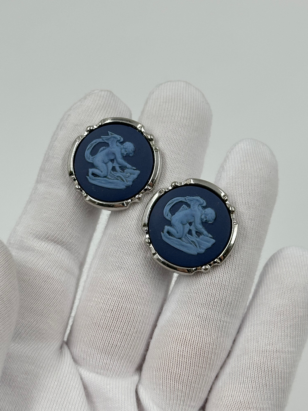 Запонки Купидон Wedgwood