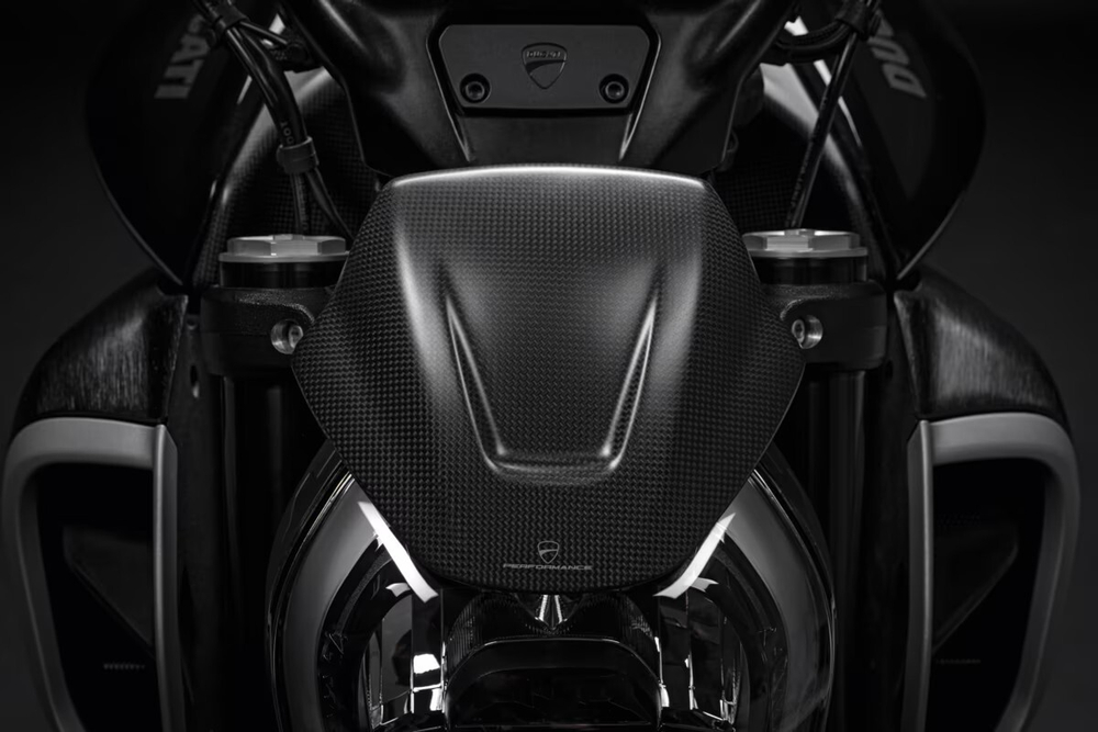 96981601AA DUCATI CARBON HEADLIGHT LID (DVL V4)