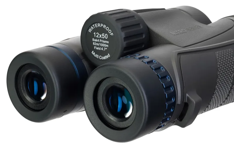 Бинокль Levenhuk Nitro 12x50, вид со стороны регулировки, черный корпус