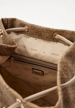 Рюкзак женский GUESS