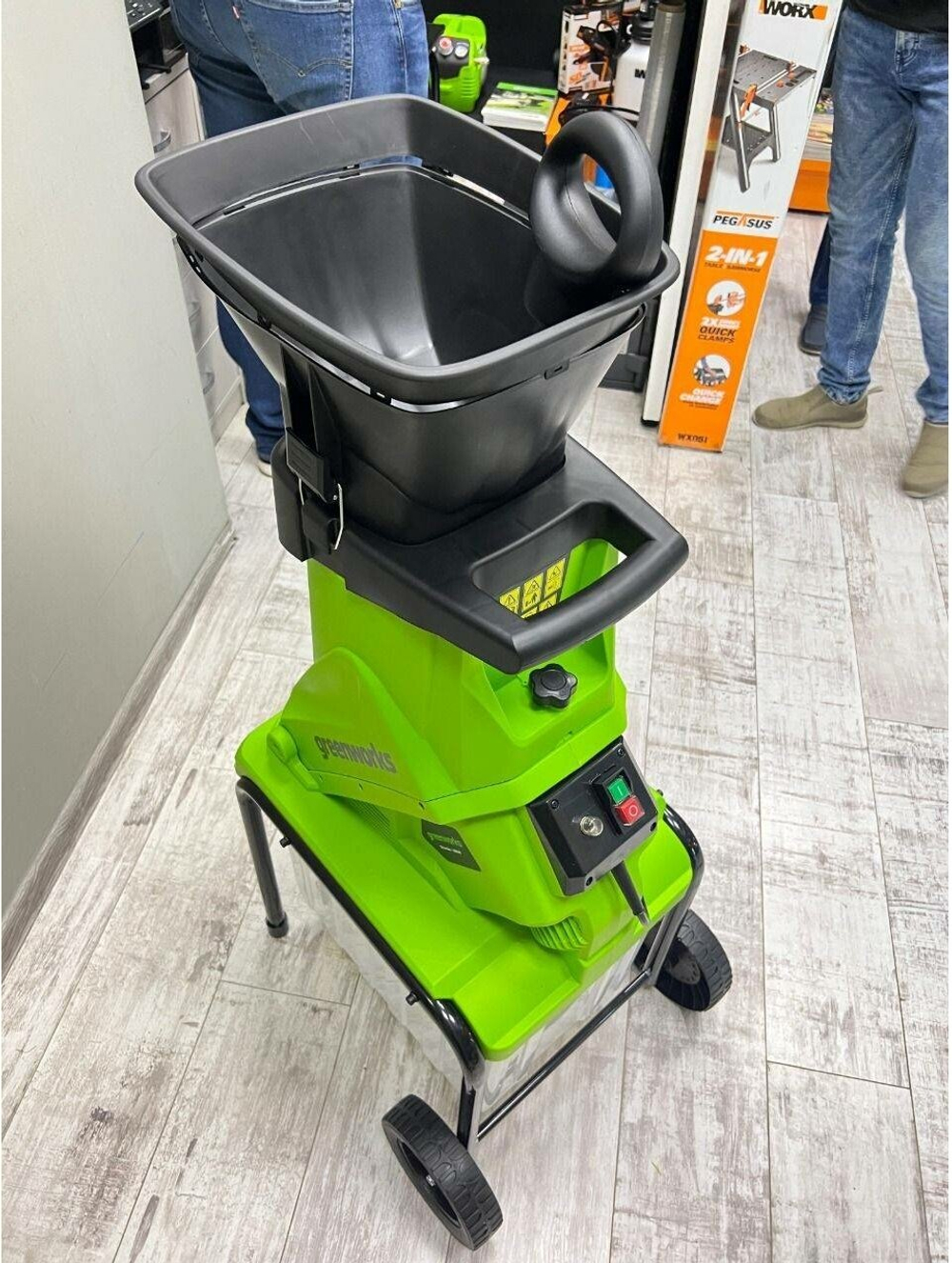 Измельчитель садовый электрический GREENWORKS GACSB, 220V, 2500W, с контейнером (2206707)