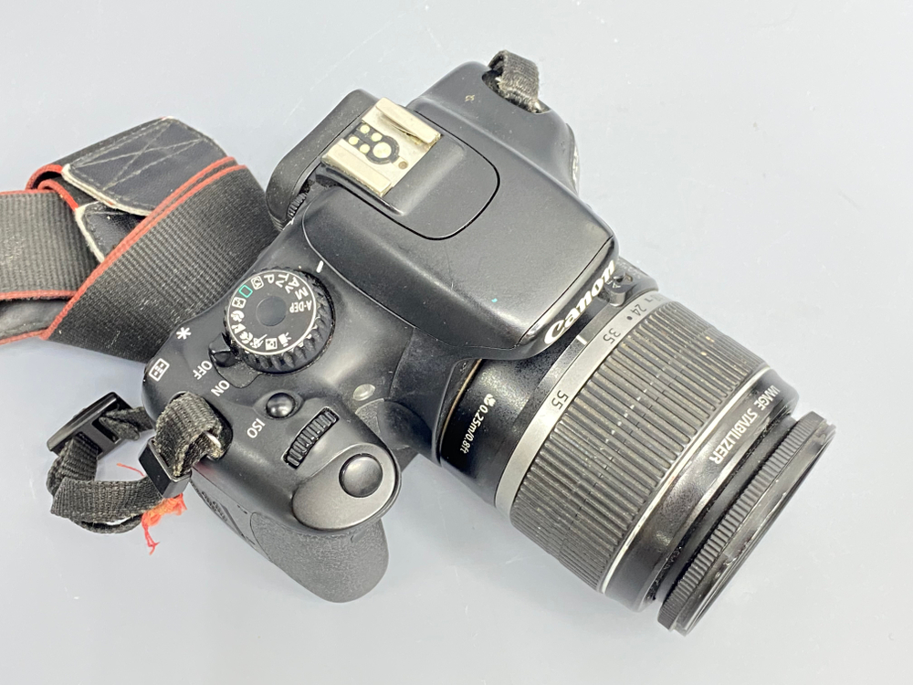Canon 550D Kit 18-55mm IS 15200 кадров