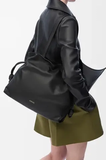 Loewe Большая сумка-клатч Flamenco из телячьей кожи наппа, черный