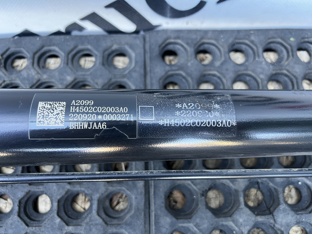 Цилиндр подъема кабины левый 2023г.