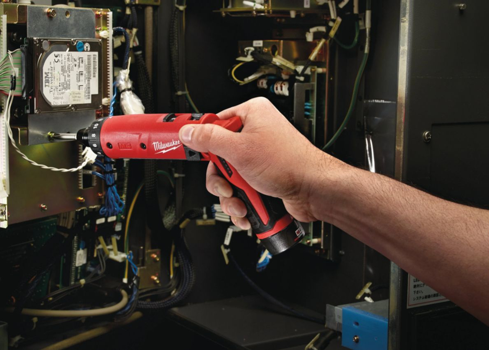 Аккумуляторная отвертка Milwaukee M4 D-202B 4933440475