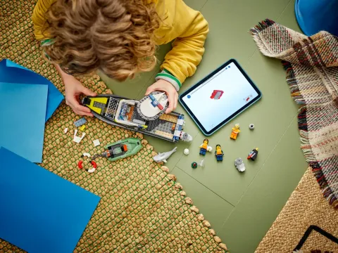 Конструктор LEGO City 60456 Погоня за полицейским катером