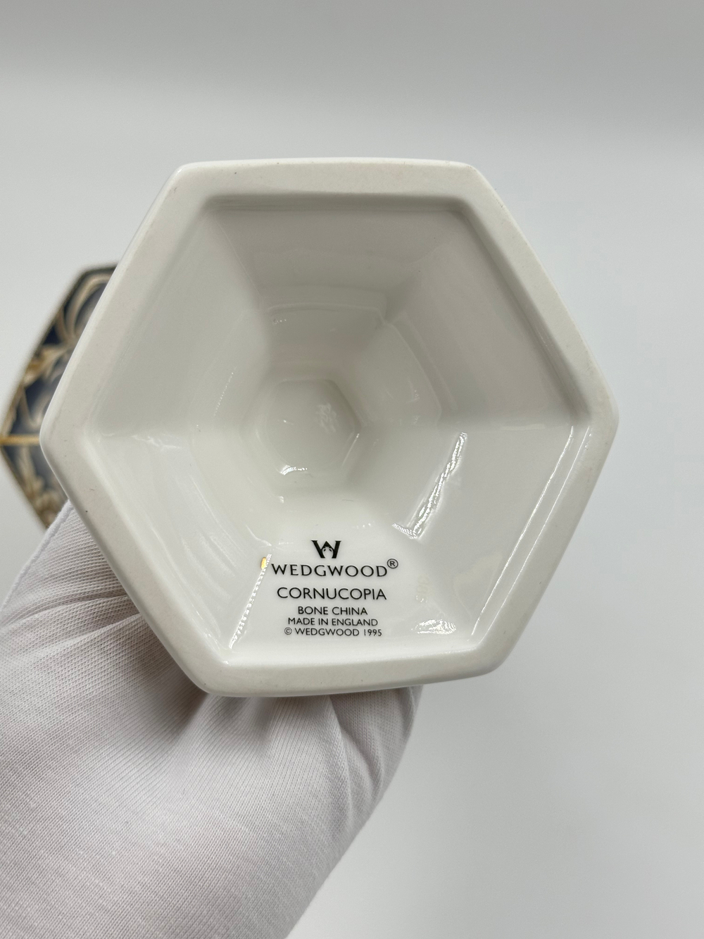 Ваза Wedgwood, Cornucopia