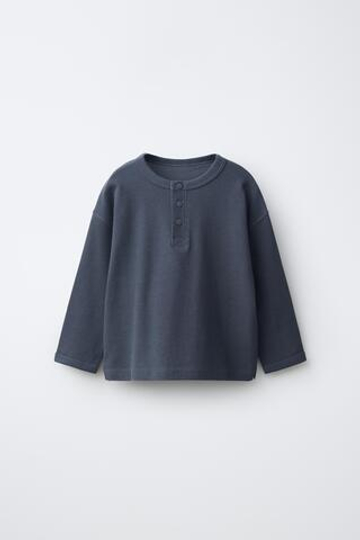 ZARA ОДНОТОННАЯ ФУТБОЛКА С ВАФЕЛЬНЫМ УЗОРОМ, СВИНЦОВЫЙ