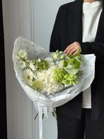Букет сборный из гортензий, маттиолы, вибурнума, амми и герберы