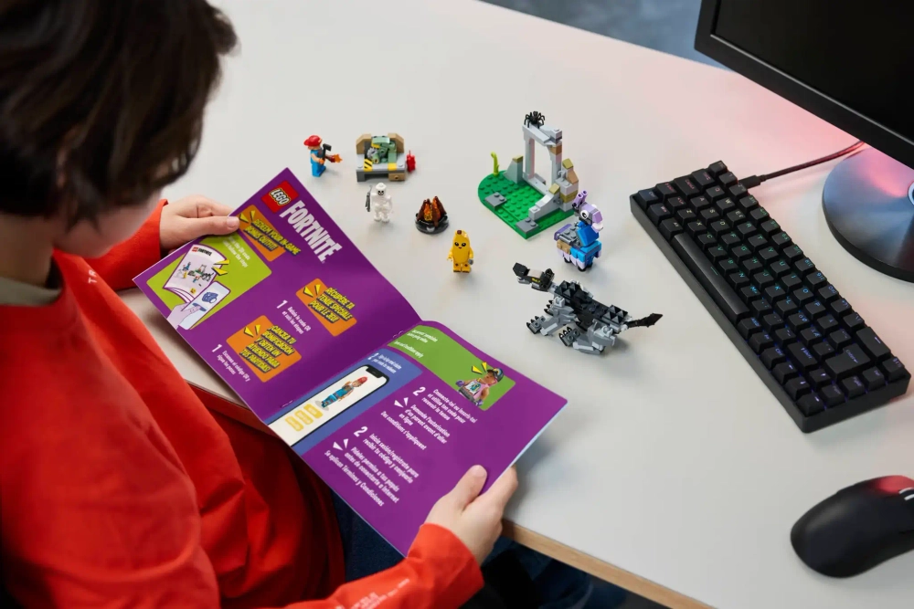 Конструктор LEGO Fortnite 77075 Лагерь Пилли и свечи зажигания