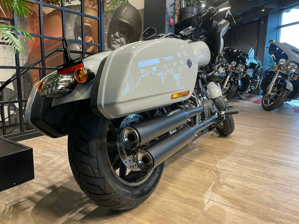 Harley-Davidson Low Rider ST