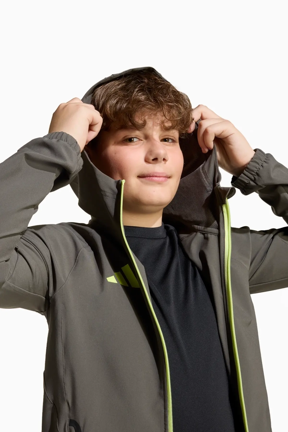 Ветровка adidas Real Madrid 25/26 Competition Vis Tech Travel Junior - зеленый