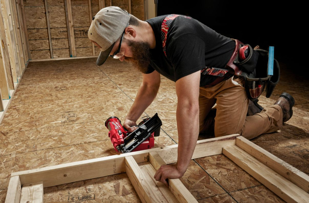 Аккумуляторный гвоздезабиватель Milwaukee M18 FFN-0C 4933471406