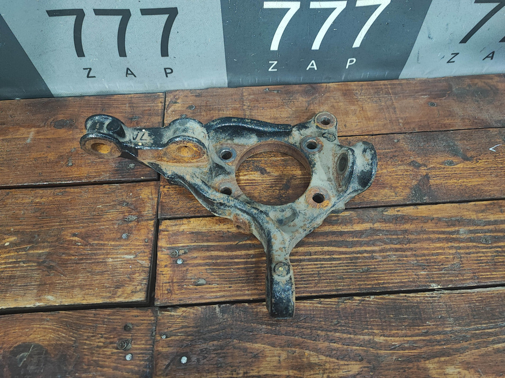 Кулак поворотный левый Toyota Camry (XV70) 17-нв Б/У Оригинал 4321233120