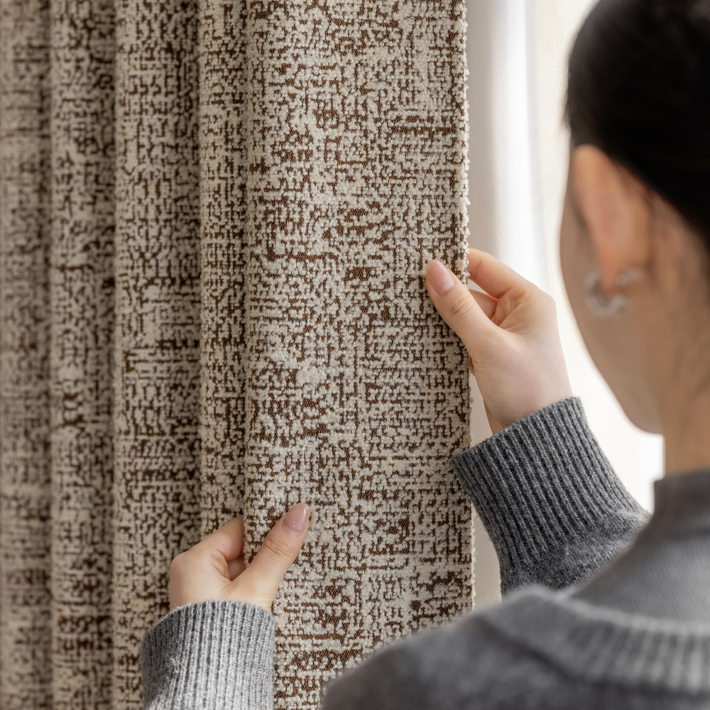 Шерстяная портьерная ткань «Cream Tweed» — натуральная шерсть с мелким твидовым переплетением для штор от пола до потолка