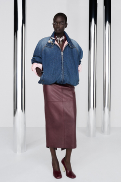 ZARA X BAISI GUADAGNINO МЕТАЛЛИЧЕСКАЯ БРОШЬ В ФОРМЕ ЦВЕТКА, ПАСТЕЛЬНО-РОЗОВЫЙ
