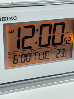 Настольные часы-будильник Seiko QHL068WN